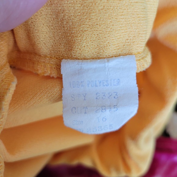 Vintage 70s Yellow Polyester Maxi Skirt with Buttons and Side Slits, 16 - Picture 4 of 8